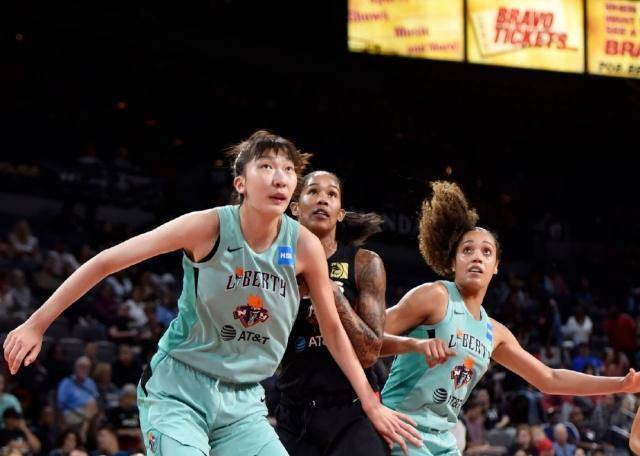 游泳常规赛焦点战：江畔天狼队淘汰对手陇右白虎队，外线火力全开。防守强度拉满的简单介绍