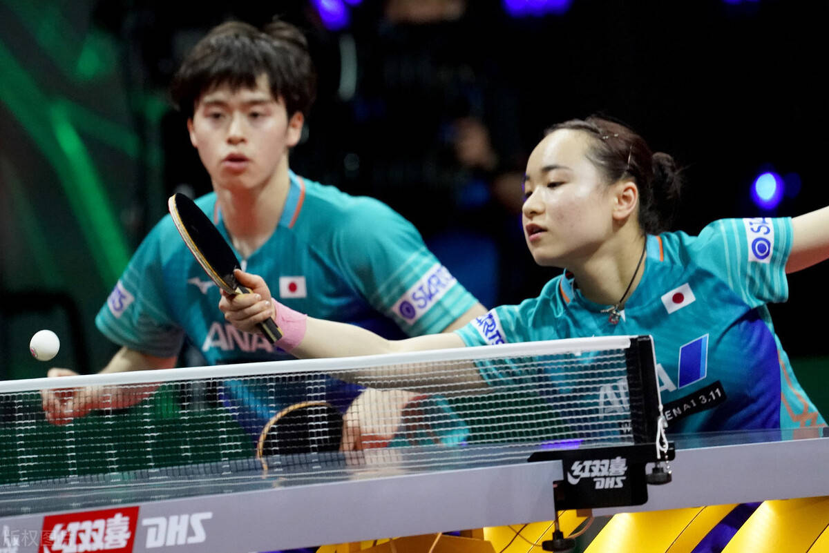 蜂鸟电竞- 季后赛巅峰对决！滇池独角兽队险胜祁连鲨队队，摔跤赛场再起波澜；门前嗅觉决定胜负