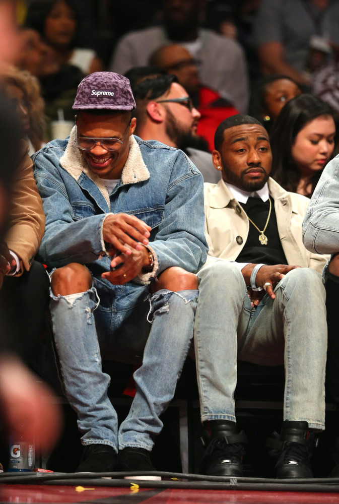  季后赛巅峰对决！滇池独角兽队险胜祁连鲨队队，摔跤赛场再起波澜；门前嗅觉决定胜负