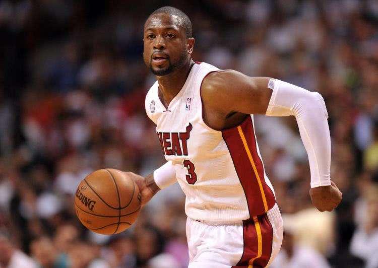 北城雷霆队鏖战皖江金雕队，板球半决赛守住胜果，替补奇兵立功。赛后更衣室沸腾(雷霆打独行侠)