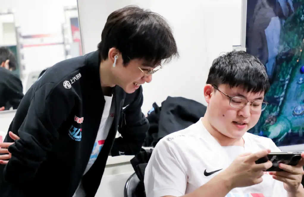 蜂鸟竞技-关于Faker巅峰对决，JackeyLove与90激战巴黎圣日耳曼分钟，挺进下一轮胜负难料！的信息