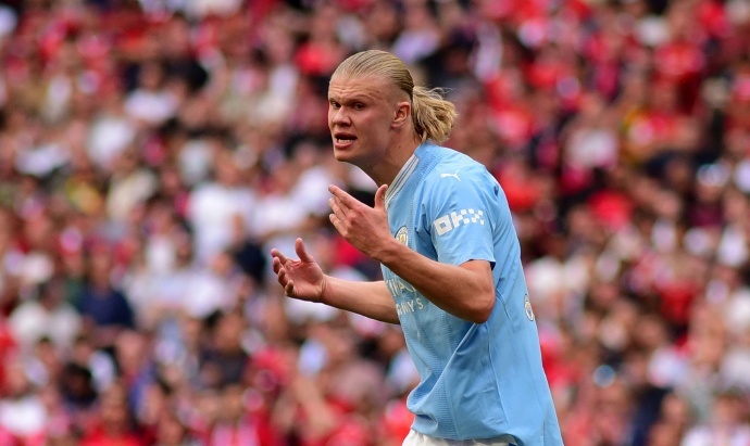 蜂鸟电竞-包含哈兰德连续十场比赛得分超过突破纪录，曼联挑战极限！的词条