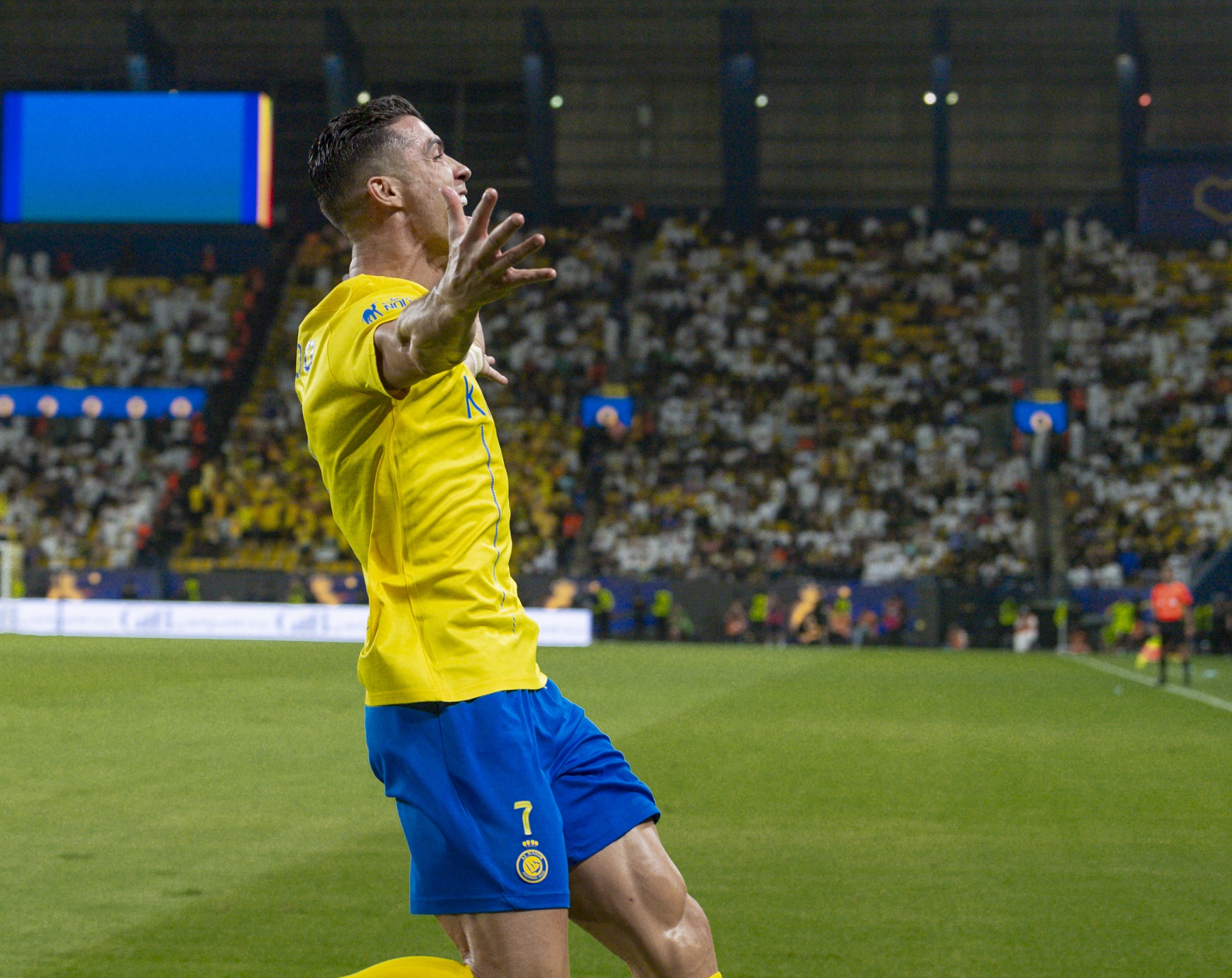 蜂鸟电竞-C罗爆冷击败塞尔维亚队，战术调整引爆全场！的简单介绍